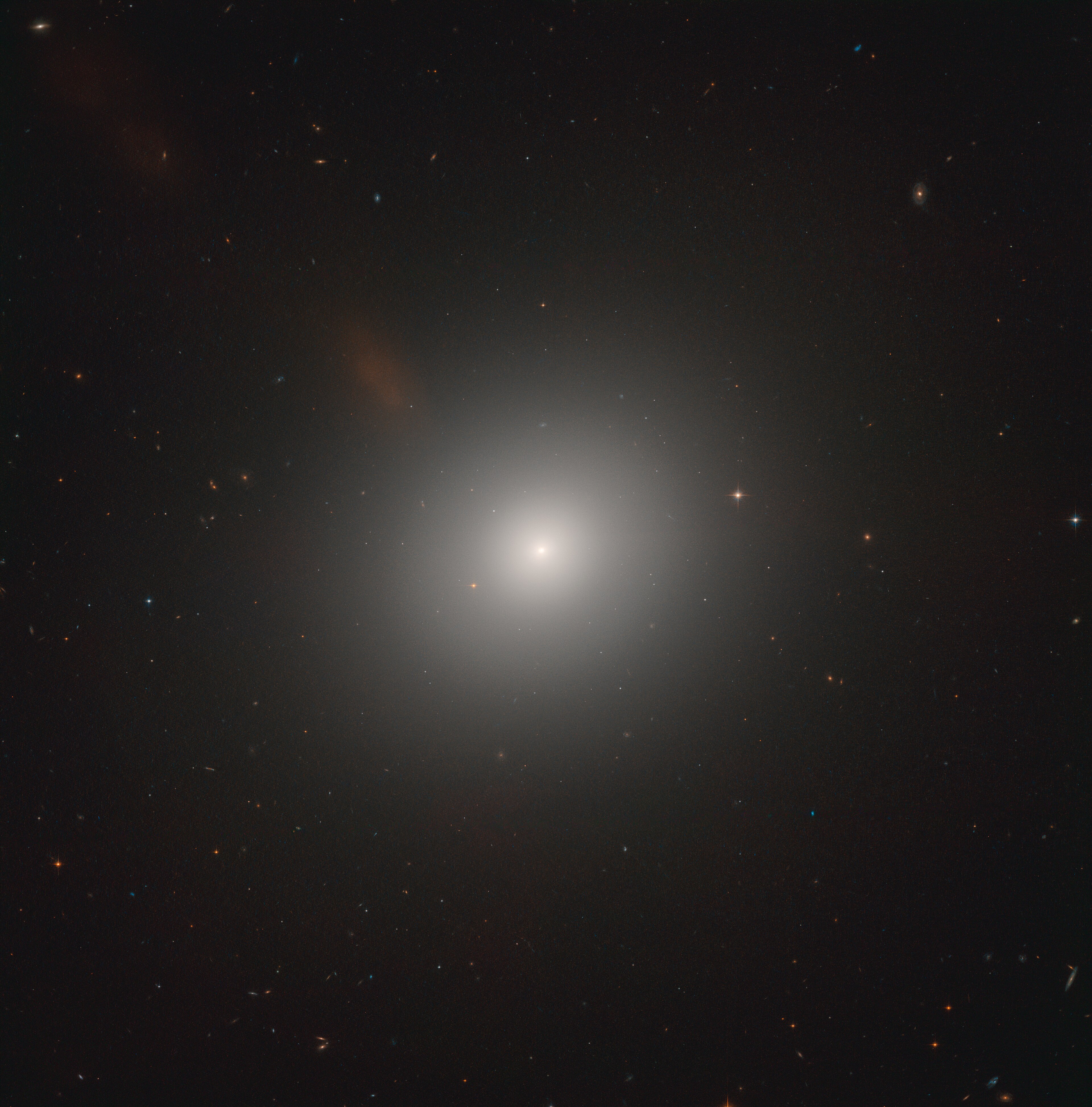 M105, a giant elliptical galaxy anchoring the M96 Group